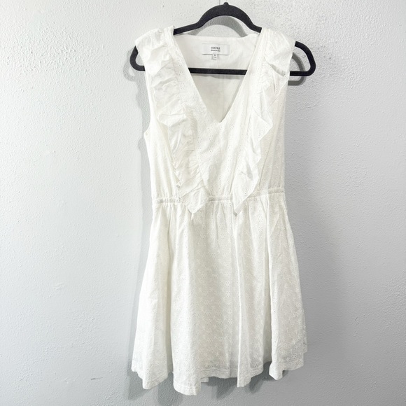 TEXTILE Elizabeth and James Dresses & Skirts - Elizabeth and James textile white eyelet ruffle dress med